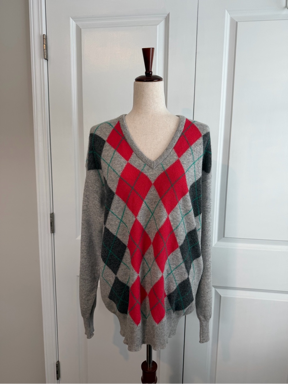 Lyle & Scott Vintage Argyle V Neck Lambswool Sweater Gray Red Size 44